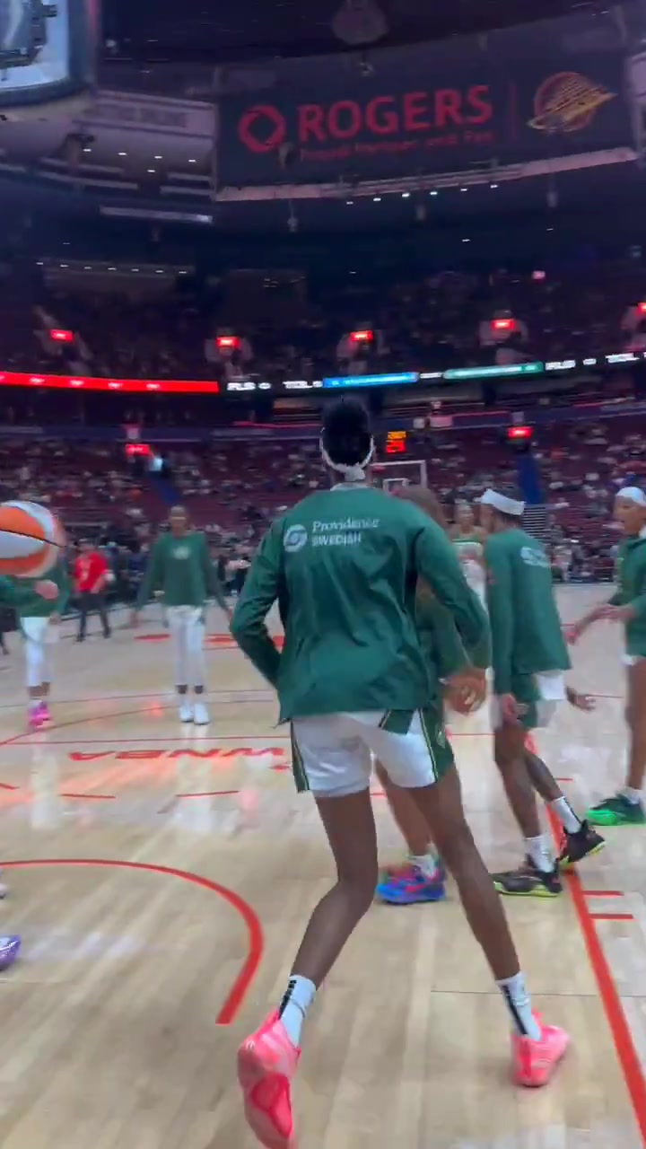 谁说女子不能扣~女版文班？1米98法国中锋训练轻松起飞完成扣篮