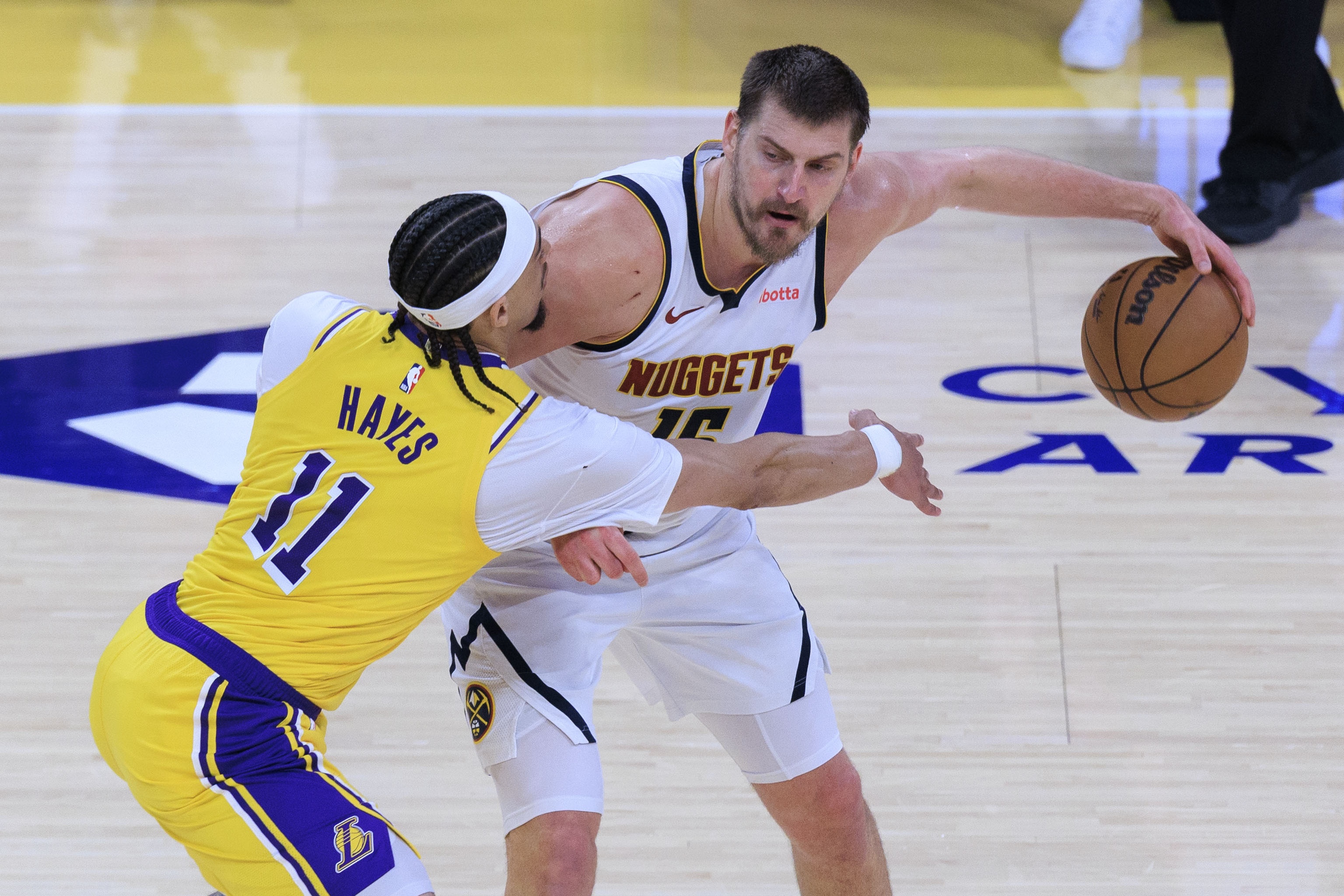 开云体育APP下载-斯玛特：我们对约基奇采取了不同的防守方式 很多甚至是临场发挥