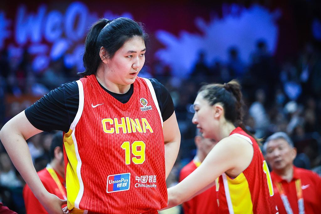 开云官方网站-打完捷克，才搞懂中国女篮中锋状态不佳的原因，球迷：怀念黄思静
