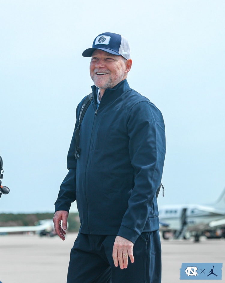 开云体育APP下载-美记：迈克·马龙以6年5000万美元签约北卡 830万年薪NCAA第二高